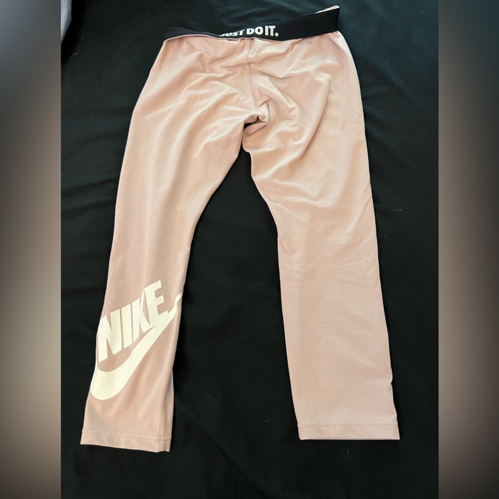 Nike Sportswear Leg-a-See Women’s High Waisted Leggings